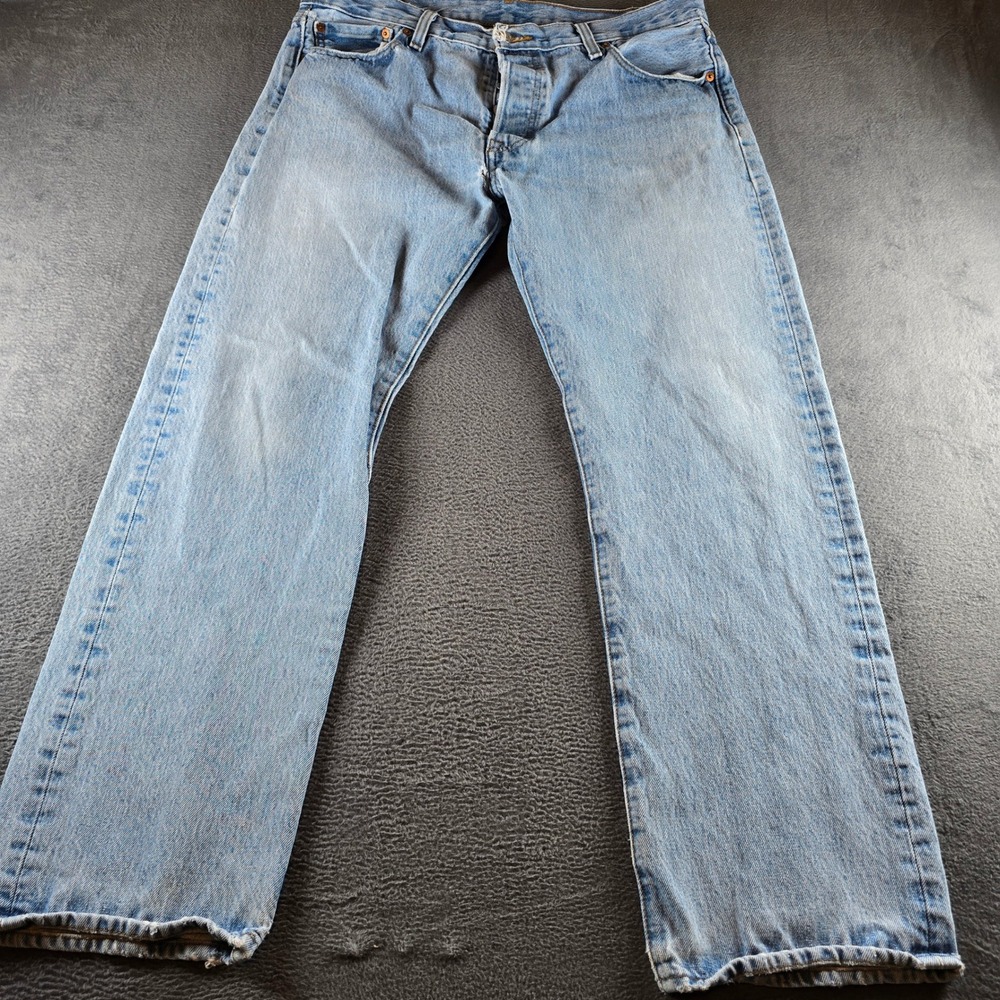 Levis 501 Original Fit Jeans Mens 36x29 Light Wash Blue Denim Button Fly